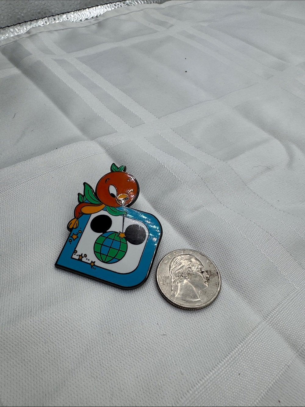 Disney D23 exclusive pin featuring the Orange Bird. - Picture 4 of 6